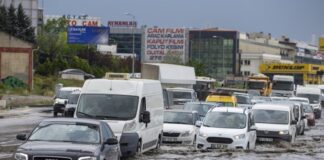 Yoğun yağış Ankara’yı vurdu, bir kişi hayatını kaybetti!