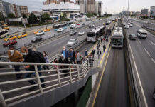 İstanbul’da metrobüs yolu uzun ömürlü ‘Beyaz Yol’la yenileniyor.