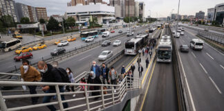 İstanbul’da metrobüs yolu uzun ömürlü ‘Beyaz Yol’la yenileniyor.