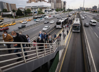İstanbul’da metrobüs yolu uzun ömürlü ‘Beyaz Yol’la yenileniyor.