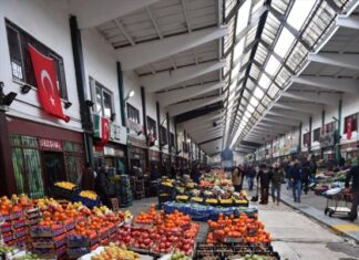 “4 liraya sattığımız domates, markette neden 14- 15 lira? Denetim yapılırsa vatandaş ucuza yiyecek.”