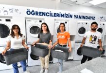 İzmir Büyükşehir Belediyesi’nin üniversite öğrencilerine ücretsiz hizmet verecek çamaşırhanelerinden İlki Bornova’da açıldı.
