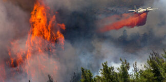 Datça-Marmaris karayolu trafiğe kapatıldı.