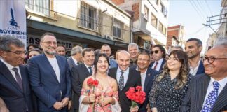 Hindistan Banjara’larının (Roman, Çingene) tarihini anlatan “Proud to be a Banjara” adlı kitap İzmir’de tanıtıldı