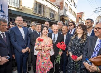 Hindistan Banjara’larının (Roman, Çingene) tarihini anlatan “Proud to be a Banjara” adlı kitap İzmir’de tanıtıldı