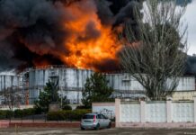 Rusya, Odessa limanının bombalanmasını üstlendi.