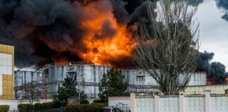 Rusya, Odessa limanının bombalanmasını üstlendi.