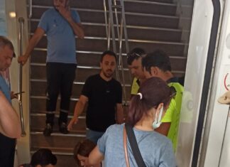 Şehir hatları vapuru Karaköy iskelesine çarptı: 3 yaralı