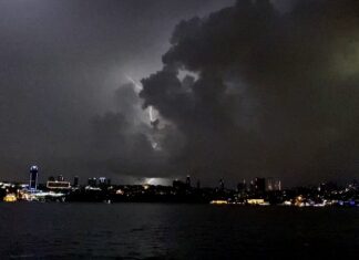 İstanbul’da sağanak yağış etkili oluyor; Yağış gün boyu ve kısmen yarın devam edecek.