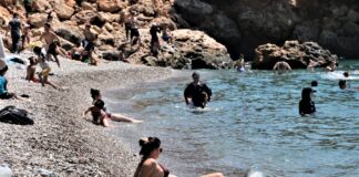 7 kilometre uzunluğundaki plaj doldu taştı!