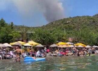 Datça’da devam eden orman yangını havadan görüntülendi