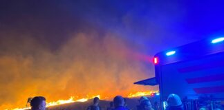 Çeşme’de yangın sebebiyle 2 site boşaltıldı