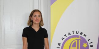 YKS’de AYT eşit ağırlık birincisi Selin: “Birinciliği beklemiyordum, çok mutluyum”