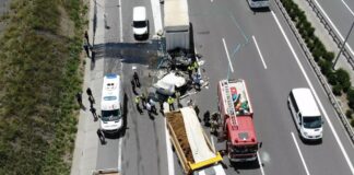 Kazada, kamyon ikiye bölündü: 1 ölü