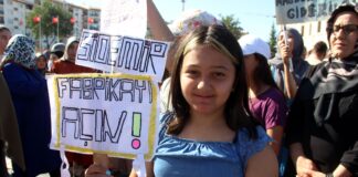 Sivas’ta, 60 aydır maaş alamadıklarını iddia eden demir çelik işçileri oturma eylemi başlattı