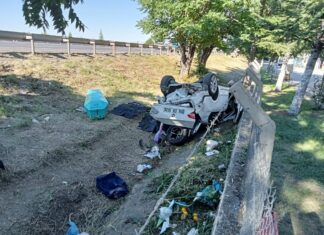 Anne ile çocuğu kazada hayatını kaybetti, 4 kişi yaralandı