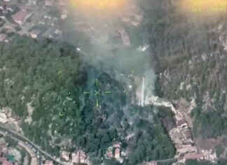 Marmaris’te Orman yangını şiddetli rüzgarın etkisiyle hızla büyüyor; uçak ve helikopterlerin su aldığı bölge deniz trafiğine kapatıldı