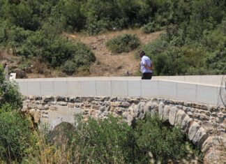 Restorasyonda, Tarihi Roma Köprüsü’nün ‘gereksiz parçalarını’ attılar, gıcır gıcır bir köprü yaptılar .