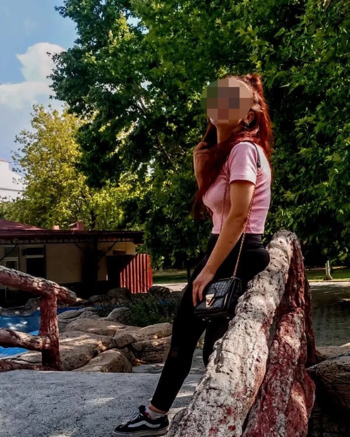 BIÇAKLA AĞIR YARALADIĞI EŞİNİN HESABINDAN CANLI YAYIN YAPTI PARKTA BULUŞTUĞU EŞİNİ BIÇAKLA AĞIR YARALAYAN KOCA