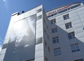 Tarabya Final Okulları, Orman yangınlarına müdahale eden görevlilerin çocuklarına yüzde 15, diğer kamu görevlilerinin çocuklarına ise yüzde 10 indirim yapacak.