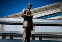 Fenerbahçe, stadının önüne Gazi Mustafa Kemal Atatürk’ün heykelini dikti.