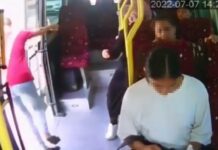 Açık kapı ile seyir eden minibüsten düştü, hayatını kaybetti!