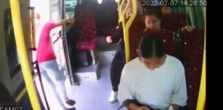 Açık kapı ile seyir eden minibüsten düştü, hayatını kaybetti!