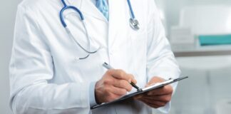 Doktor, dilekçeyle,kurşun geçirmez yelek miğfer, biber gazı ve silah talep etti.