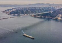 İstanbul Boğazı çift yönlü olarak trafiğe kapatıldı!
