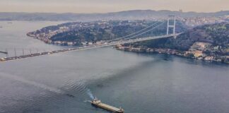 İstanbul Boğazı çift yönlü olarak trafiğe kapatıldı!