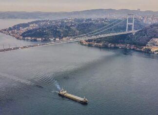 İstanbul Boğazı çift yönlü olarak trafiğe kapatıldı!