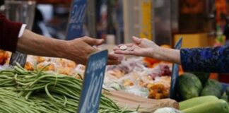 “Patatesin kilogramı ortalama 11 liraya çıkarken, kuru soğanın ortalama fiyatı da yüzde 18 artışla 10 liraya yükseldi”