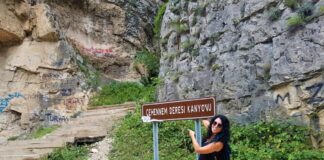 Koruma altındaki kanyonda, kayaları oyup oyup merdiven yaptılar!