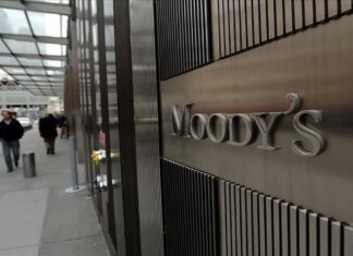 Moody’s, Türkiye’nin kredi notunu “B2″den “B3″e düşürdü, not görünümünü “negatif”ten “durağan”a çevirdi.