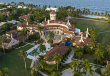 FBI, Trump’ın evinde nükleer silahlarla ilgili gizli belgeler aradı!