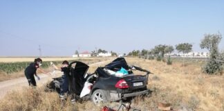 Otomobil TIR’a arkadan çarptı: 3 ölü, 1 yaralı