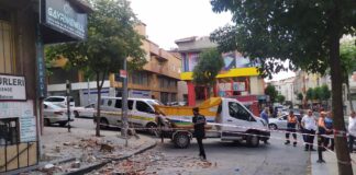 Bağcılar’da tadilat sırasında çöken balkonla birlikte yere düşen işçi hayatını kaybetti