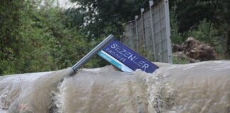 Kocaeli: İş yerlerini su bastı, caddeler göle döndü, araçlar yolda kaldı