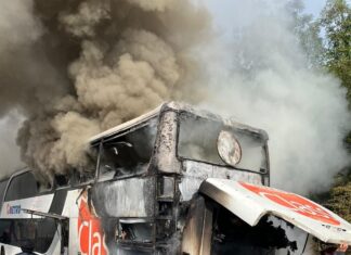 Metro Turizm’e ait içi yolcu dolu otobüs TEM’de alev alev yandı
