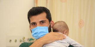 Eşini bıçaklayıp bebeğini kaçırdı, çok ağlayınca hastaneye bırakıp kaçtı