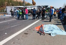 Bakan Koca: “(Gaziantep’teki kaza) 8’i ağır, 22 yaralı var. Yaralılar ambulanslarla hastaneye kaldırılmıştır, tedavileri devam ediyor.”