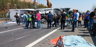 Bakan Koca: “(Gaziantep’teki kaza) 8’i ağır, 22 yaralı var. Yaralılar ambulanslarla hastaneye kaldırılmıştır, tedavileri devam ediyor.”