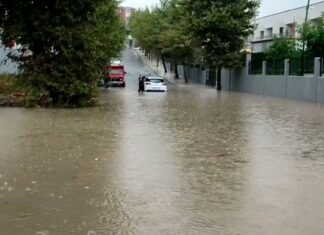 İstanbul’da yağış hayatı etkiliyor; Ekrem İmamoğlu, yağışın bugün ve yarın da devam edeceğini söyledi