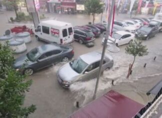 Silivri’de sağanak yağış etkili oluyor; AFAD yarın için SMS ile İstanbul’u uyardı.