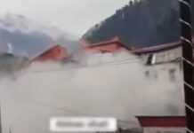 Pakistan’da bir ay erken başlayan Muson yağmurları lüks oteli yerle bir etti.