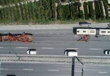 Kamyondan düşen demirler İETT otobüsüne saplandı; yaralılar var!