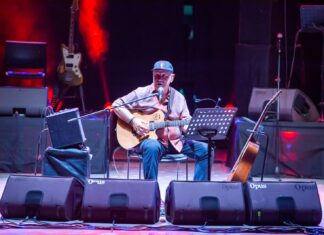 Bülent Ortaçgil: “Şarkı ozanı yani ‘song poet’ bana Alman menajerimin koyduğu isimdi. Beni iyi tanımlıyor diye düşünürüm hep.”