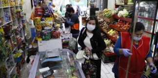 Çin’de Covid-19 vakalarının artmasıyla marketlere ‘hücum’ başladı!