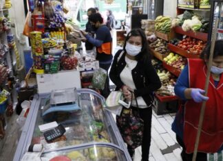 Çin’de Covid-19 vakalarının artmasıyla marketlere ‘hücum’ başladı!