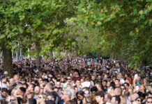 Londra’da Kraliçe II. Elizabeth için 11 saatlik “veda” kuyruğu